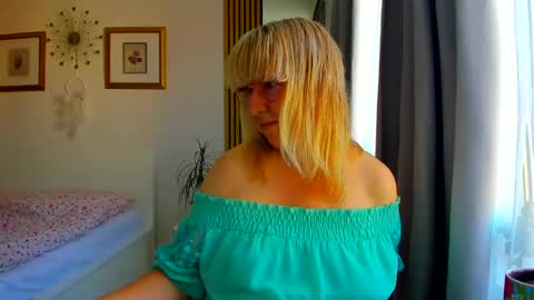 Snapshot of blonde_angel20 chatting on June 22, 2026, 3:58 am Nicole online show from June 22, 2026, 3:58 am