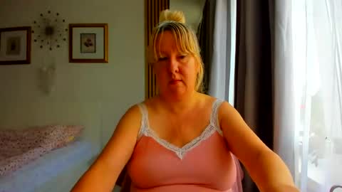 Snapshot of blonde_angel20 chatting on July 9, 2026, 4:38 am Nicole online show from July 9, 2026, 4:38 am