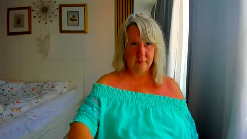 Snapshot of blonde_angel20 chatting on July 17, 2026, 5:18 pm Nicole online show from July 17, 2026, 5:18 pm