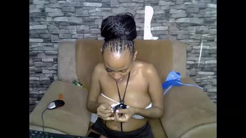 blonde_creamy online show from June 9, 2026, 3:07 am