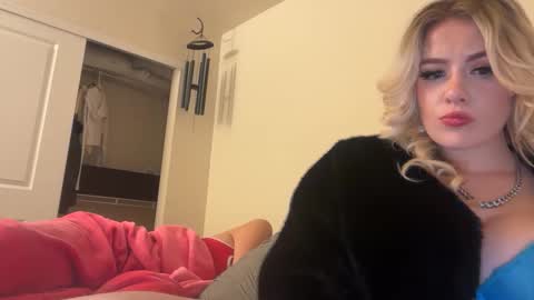 blondebunny999 online show from March 4, 2026, 7:58 am