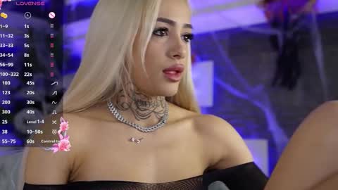 blondie_muller online show from October 29, 2025, 9:05 pm