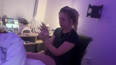 Snapshot of blondieangel11 chatting on May 23, 2026, 7:02 am blondieangel11 online show from May 23, 2026, 7:02 am