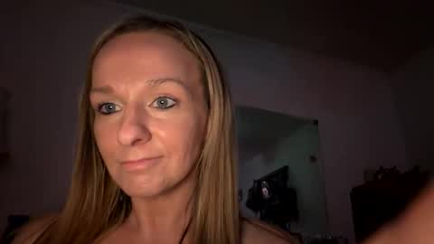 Snapshot of blondiemegz chatting on October 21, 2025, 8:09 pm blondiemegz online show from October 21, 2025, 8:09 pm