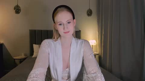 Mia online show from December 6, 2024, 4:06 pm