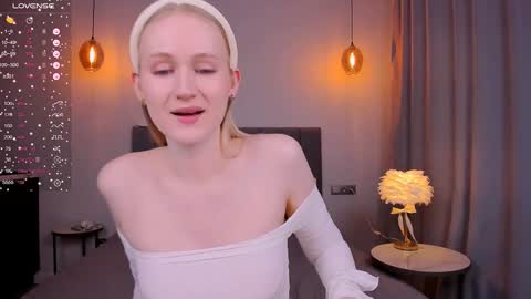 Mia online show from February 3, 2025, 3:06 pm