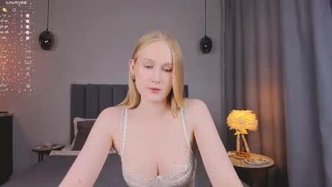 Mia online show from February 27, 2025, 8:09 pm