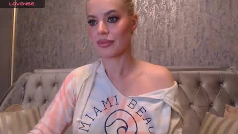 Helen online show from September 29, 2025, 1:11 am