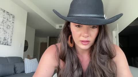 Snapshot of bloomyogi chatting on May 9, 2026, 9:42 pm Emma Bloom online show from May 9, 2026, 9:42 pm