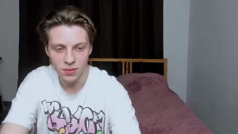 Snapshot of blossomandbee chatting on November 4, 2025, 10:20 pm Sasha and Maria online show from November 4, 2025, 10:20 pm