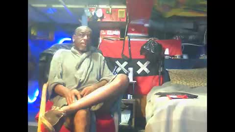 Snapshot of blowfly chatting on November 23, 2025, 4:07 pm BLOWFLY online show from November 23, 2025, 4:07 pm