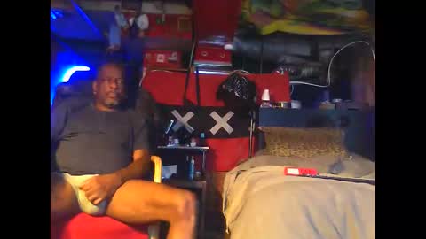 Snapshot of blowfly chatting on November 25, 2025, 5:13 pm BLOWFLY online show from November 25, 2025, 5:13 pm