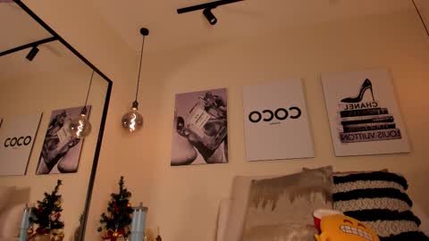 blue_anngel online show from December 19, 2025, 2:40 am