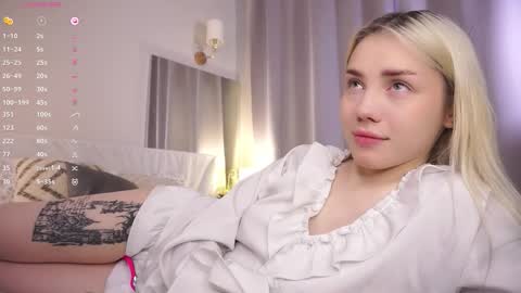 Snapshot of blue_bow chatting on January 15, 2026, 5:45 am Adeline online show from January 15, 2026, 5:45 am