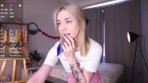 Snapshot of blue_bow chatting on February 21, 2026, 6:25 am Adeline online show from February 21, 2026, 6:25 am