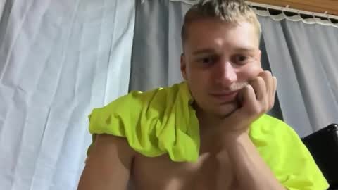 Snapshot of blue_eyed_beau chatting on November 4, 2025, 4:00 am Beau online show from November 4, 2025, 4:00 am