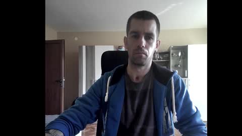 Snapshot of blue_eyed_wolf chatting on October 22, 2025, 6:24 am Runaway online show from October 22, 2025, 6:24 am