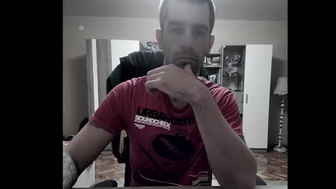Snapshot of blue_eyed_wolf chatting on November 26, 2025, 8:54 pm Runaway online show from November 26, 2025, 8:54 pm