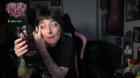 Blue online show from December 17, 2025, 3:12 am