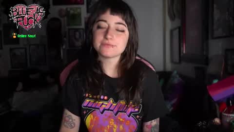 Blue online show from December 18, 2025, 1:22 am