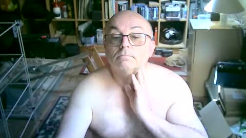 bluebox65 online show from April 18, 2026, 10:41 am