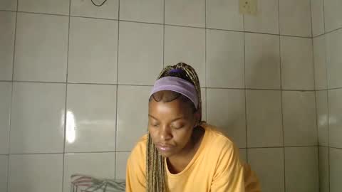 Snapshot of bluedi622952 chatting on March 7, 2025, 5:06 pm Tee online show from March 7, 2025, 5:06 pm