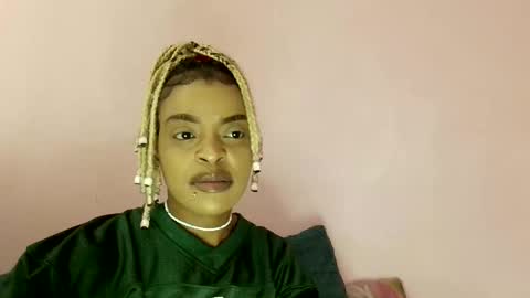 Snapshot of bluedi622952 chatting on September 15, 2025, 11:10 am Tee online show from September 15, 2025, 11:10 am