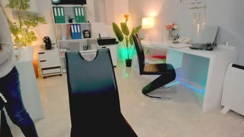 Snapshot of bluediamondsdreams chatting on November 5, 2025, 5:02 pm bluediamondsdreams online show from November 5, 2025, 5:02 pm