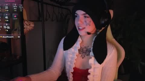 Snapshot of bluedweeb chatting on December 22, 2024, 5:23 am Blue online show from December 22, 2024, 5:23 am