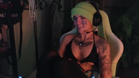 Snapshot of bluedweeb chatting on January 12, 2025, 5:13 am Blue online show from January 12, 2025, 5:13 am