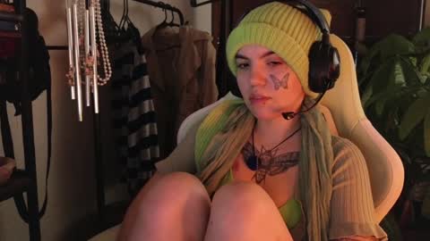 Snapshot of bluedweeb chatting on February 7, 2025, 7:07 am Blue online show from February 7, 2025, 7:07 am