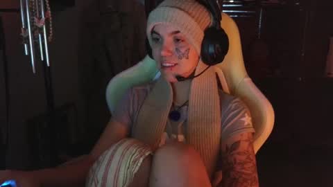 Snapshot of bluedweeb chatting on February 14, 2025, 9:45 am Blue online show from February 14, 2025, 9:45 am