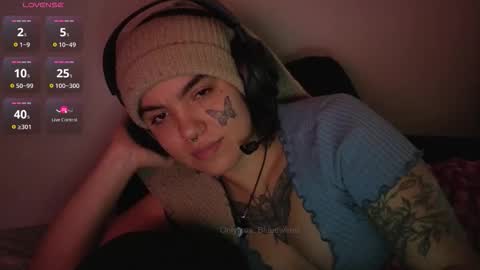 Snapshot of bluedweeb chatting on October 14, 2025, 2:23 am Blue online show from October 14, 2025, 2:23 am