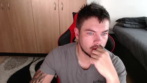 blueeyeboy0 online show from February 4, 2025, 6:04 am