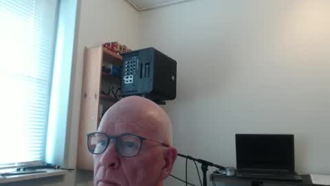 blueeyesn8 online show from October 14, 2025, 9:21 am