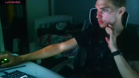 bluegaze6227724 online show from December 4, 2025, 8:01 am