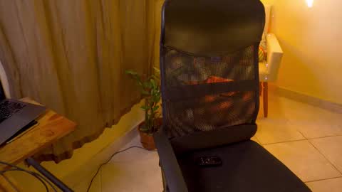 FLORAA online show from December 21, 2025, 8:43 am