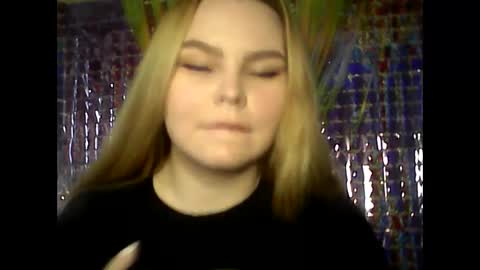 Snapshot of blushing_star chatting on February 16, 2025, 8:10 am blushing_star online show from February 16, 2025, 8:10 am