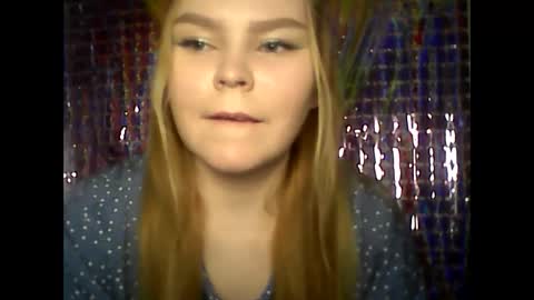 Snapshot of blushing_star chatting on February 17, 2025, 8:09 am blushing_star online show from February 17, 2025, 8:09 am