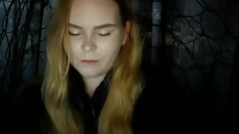 Snapshot of blushing_star chatting on November 19, 2025, 12:16 pm blushing_star online show from November 19, 2025, 12:16 pm