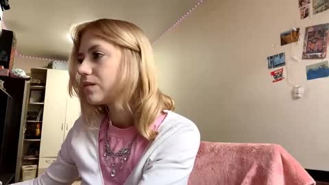 Snapshot of blushingdesire chatting on November 11, 2025, 6:35 am Elizabeth online show from November 11, 2025, 6:35 am