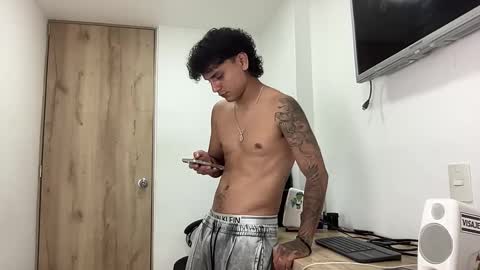 Bob  INDEPENDENT MODEL online show from September 9, 2025, 2:44 am