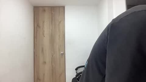 Bob  INDEPENDENT MODEL online show from October 7, 2025, 2:31 am