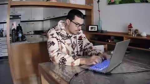 Snapshot of bobber_30 chatting on November 17, 2025, 8:31 am Bobber online show from November 17, 2025, 8:31 am