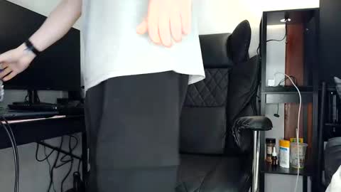 bobby72738 online show from October 29, 2025, 8:54 pm