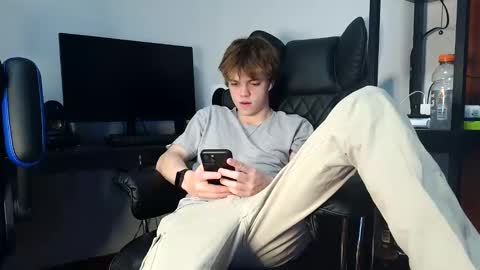 bobby72738 online show from November 23, 2025, 2:44 am