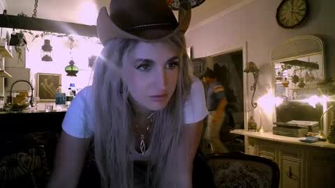Snapshot of bobbyandsadie chatting on May 25, 2026, 4:18 am Bobby and Sadie online show from May 25, 2026, 4:18 am