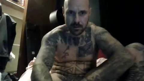 Snapshot of bodyart85_19 chatting on January 18, 2026, 8:29 am Bodyart85 19 online show from January 18, 2026, 8:29 am