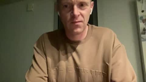 Snapshot of boegieboy76 chatting on October 5, 2025, 8:29 pm ask me online show from October 5, 2025, 8:29 pm