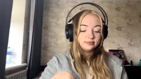 Ella online show from October 17, 2025, 7:11 am